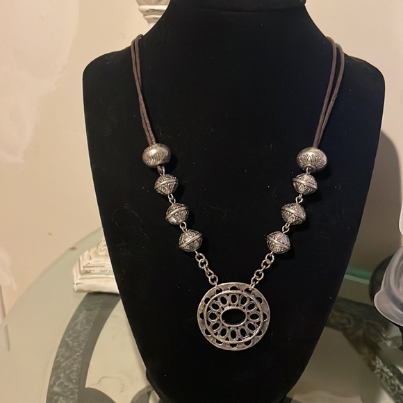 STATEMENT SILVER NECKLACE. - Picture 1 of 5